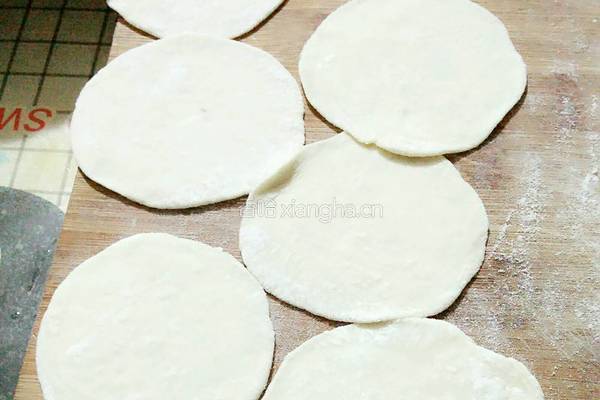 小熊煎锅芹菜鲜肉煎饺的做法图解4