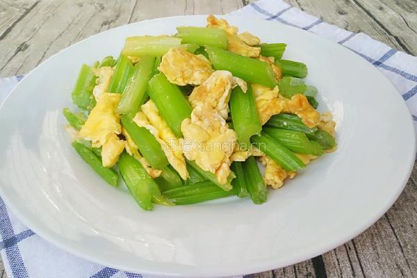 鸡蛋炒芹菜的做法图解12