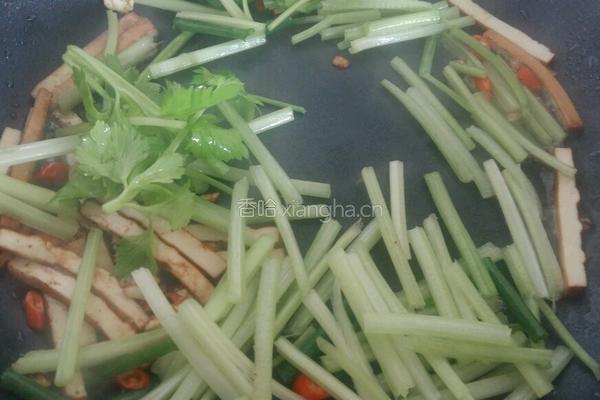 芹菜香干炒肉丝的做法图解9