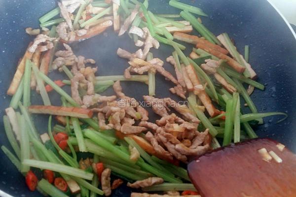 芹菜香干炒肉丝的做法图解12