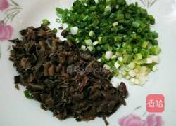 木耳葱花饼的做法图解2