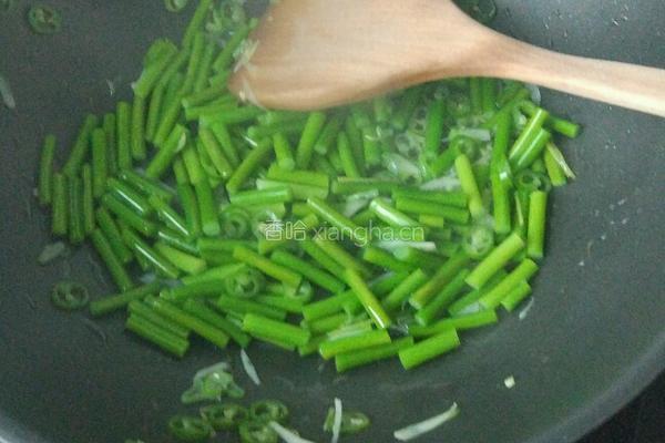 蒜台香肠的做法图解6