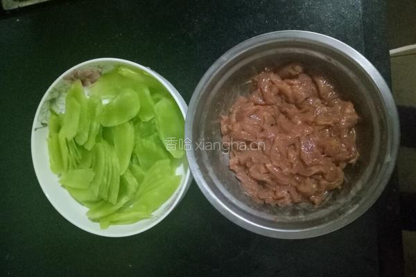 莴笋炒肉的做法图解2