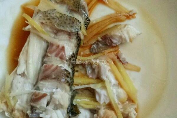 宝宝辅食清蒸鲈鱼的做法图解3