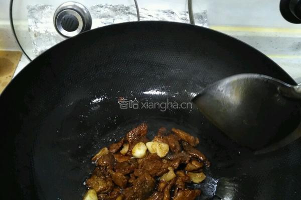 藕片炒肉配尖椒的做法图解4