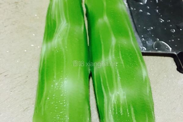 香葱炒莴笋的做法图解2