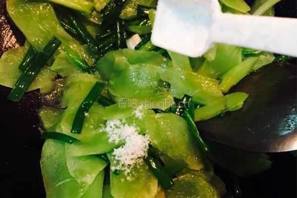 香葱炒莴笋的做法图解9