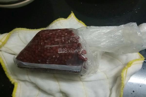 红小豆甜汤的做法图解1