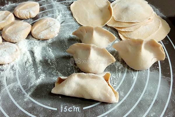 蔬菜皮饺子的做法图解8
