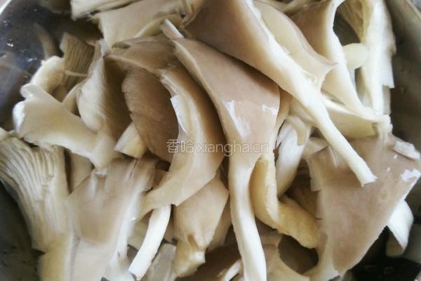 酥炸平菇的做法图解2