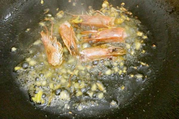 芹菜虾仁黄金炒饭的做法图解6