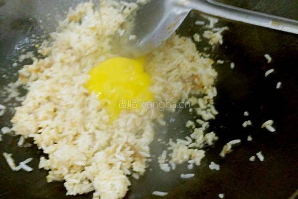芹菜虾仁黄金炒饭的做法图解9