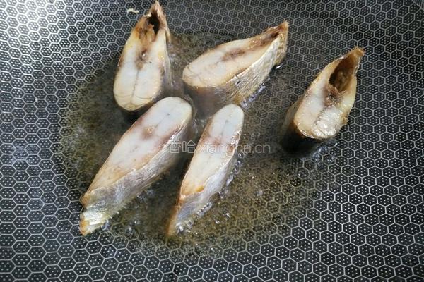 香煎白鳞鱼的做法图解5