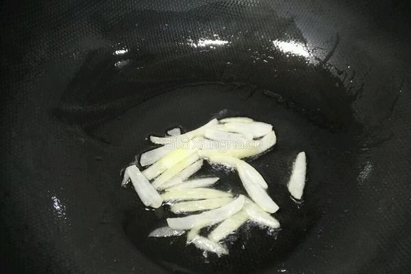 西红柿鸡蛋挂面汤的做法图解1