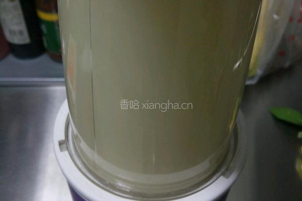 梨汁米粥的做法图解1