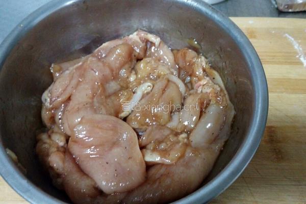 爆浆鸡肉卷（配俄式酸乳瓜）的做法图解5