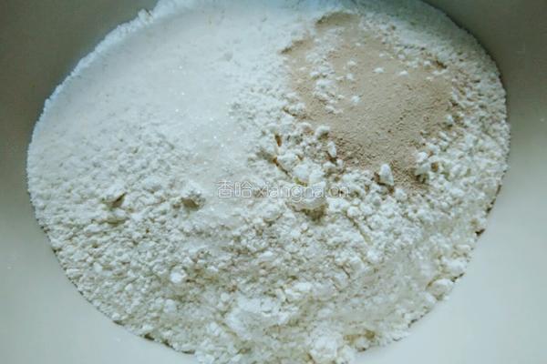 老干妈花卷的做法图解1