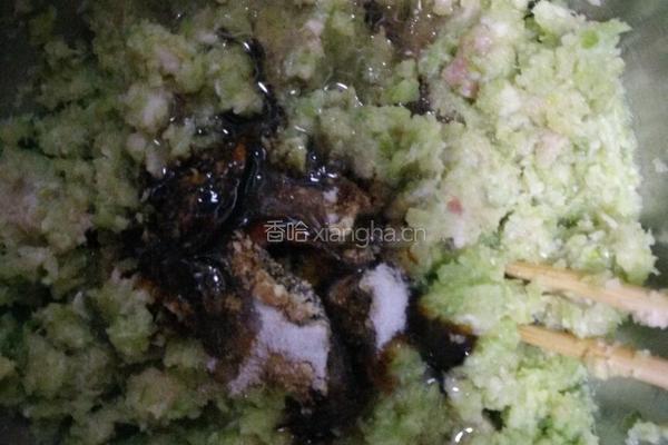 芹菜猪肉馅饺子的做法图解2