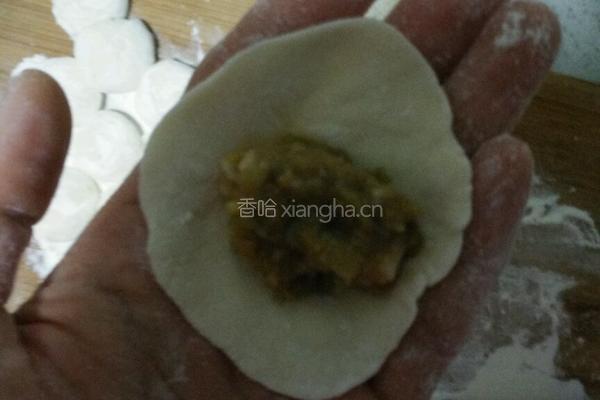 芹菜猪肉馅饺子的做法图解7