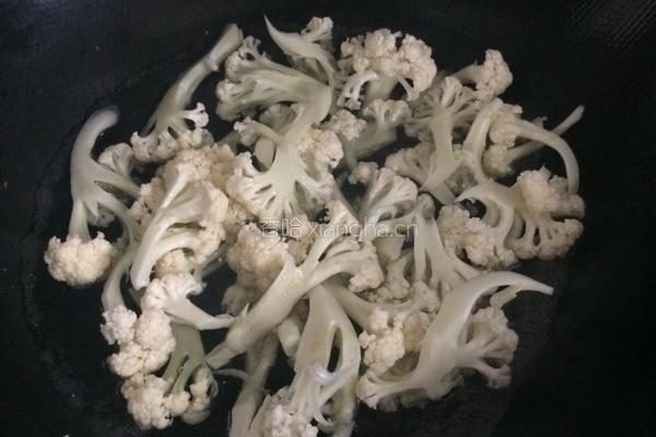 番茄炒菜花的做法图解2