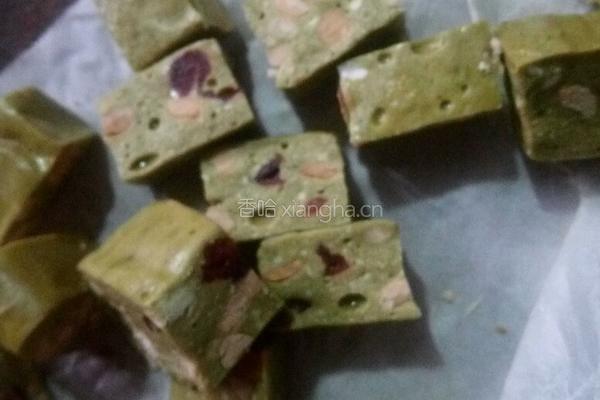抹茶味牛轧糖的做法图解3