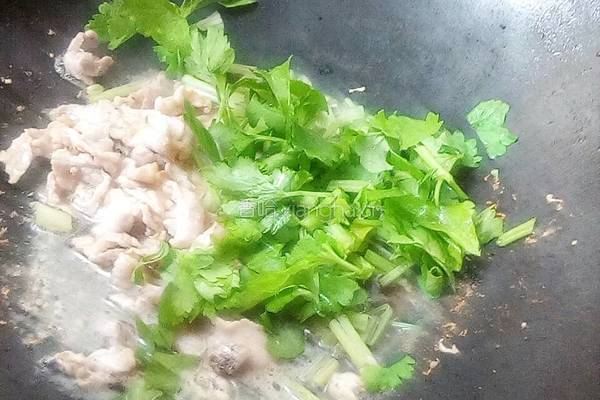 芹菜瘦肉炒米粉的做法图解4