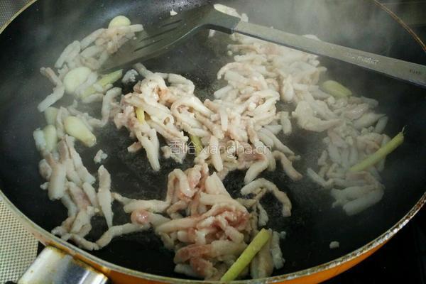 金针菇炒肉丝的做法图解8