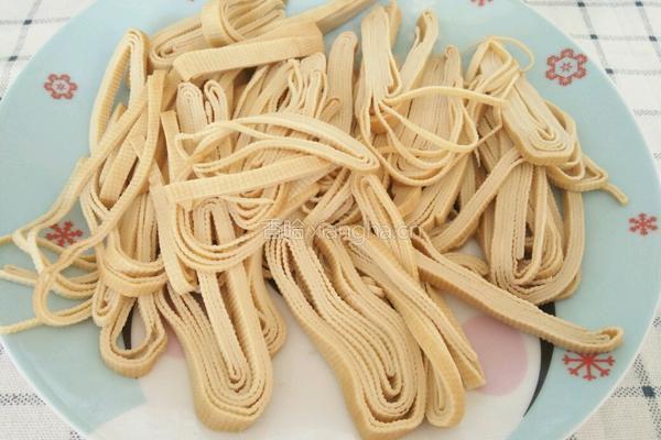 麻辣豆腐皮的做法图解1
