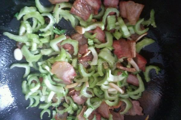 芥菜叶茎炒咸肉的做法图解7