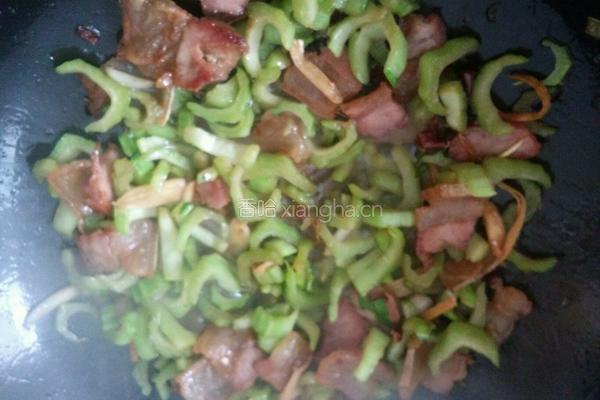 芥菜叶茎炒咸肉的做法图解8