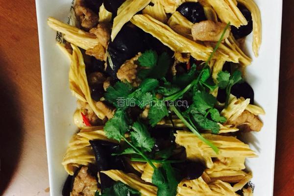 瘦肉木耳炒腐竹的做法图解7