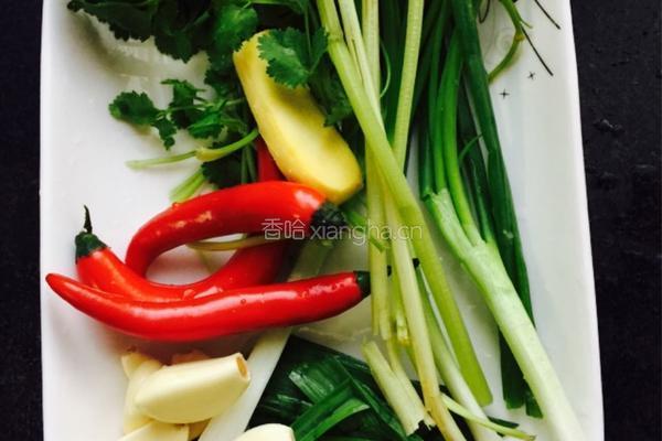 瘦肉木耳炒腐竹的做法图解3