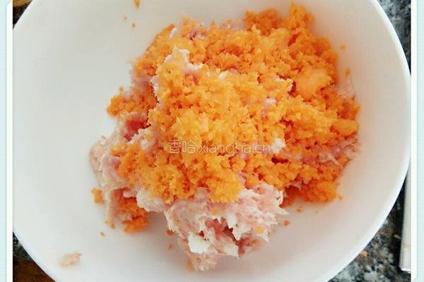 胡萝卜肉馅水饺的做法图解2