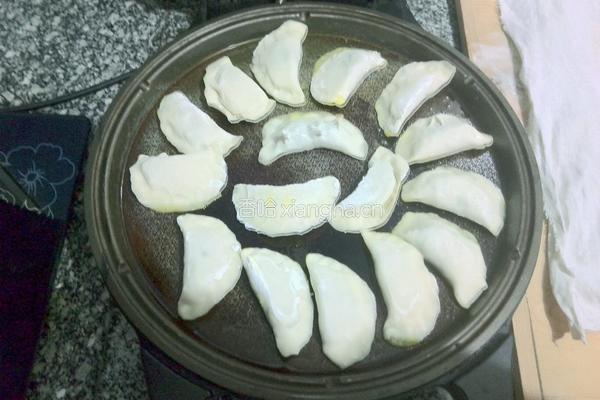 煎饺(电饼铛版)的做法图解1