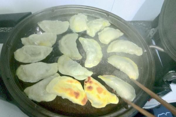 煎饺(电饼铛版)的做法图解4