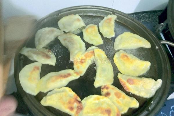 煎饺(电饼铛版)的做法图解5