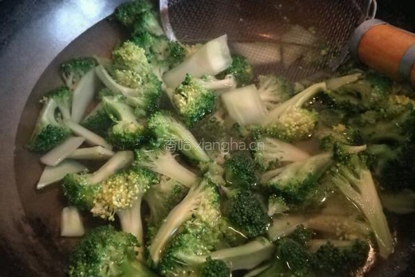 素炒西兰花的做法图解4