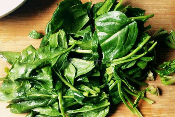 菠菜炒黄豆芽的做法图解2