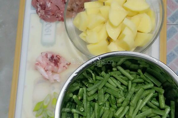 炖豆角、土豆的做法图解2