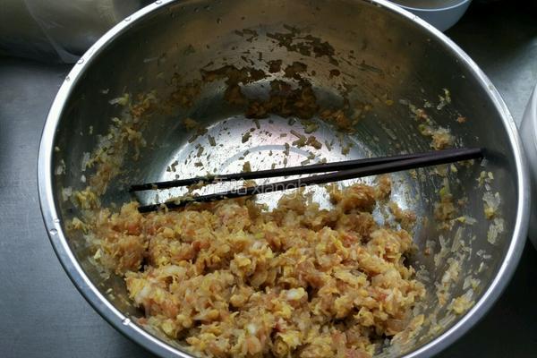 白菜猪肉饺子的做法图解5