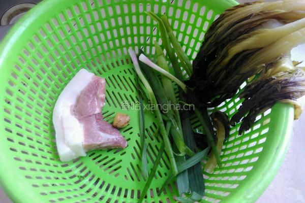 猪肉酸菜饼的做法图解1