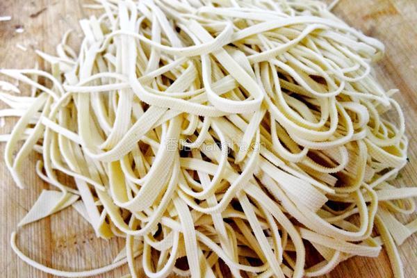 凉拌干豆腐丝的做法图解2