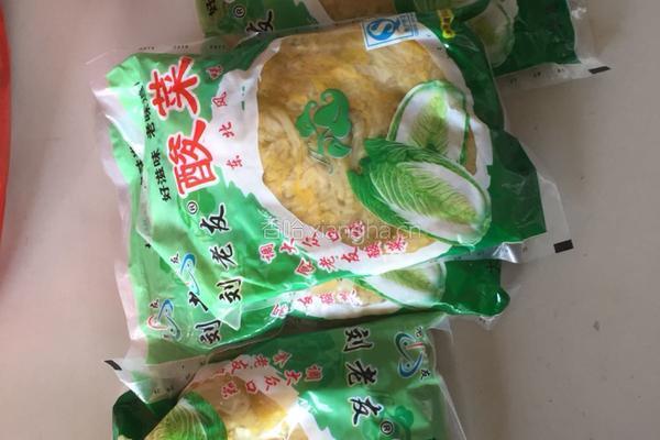 五花肉炖酸菜的做法图解1