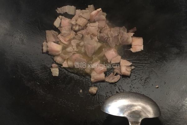 五花肉炖酸菜的做法图解2