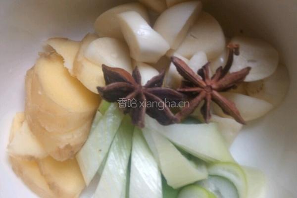 红烧肉鹌鹑蛋的做法图解2