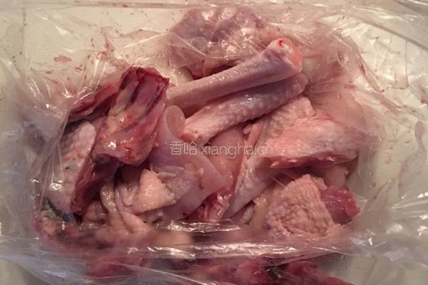 黄酒煮鸡的做法图解1