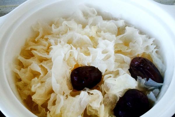 银耳红枣汤的做法图解5