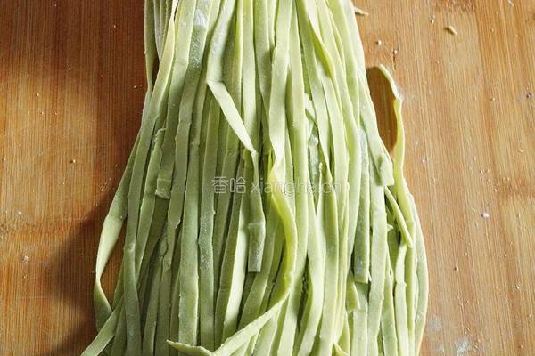 芹菜汁手擀面的做法图解11
