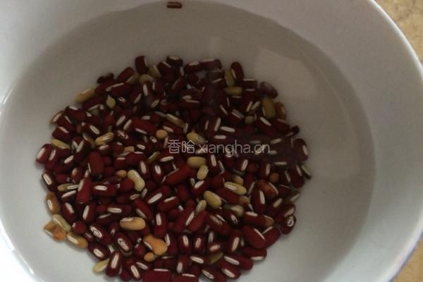 香浓花生红豆豆浆的做法图解3