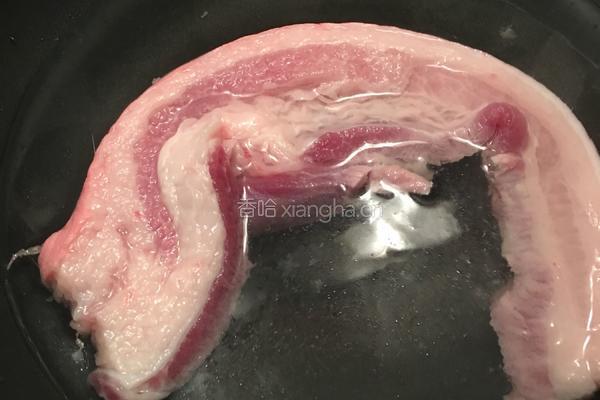 五花肉炒菜花的做法图解1